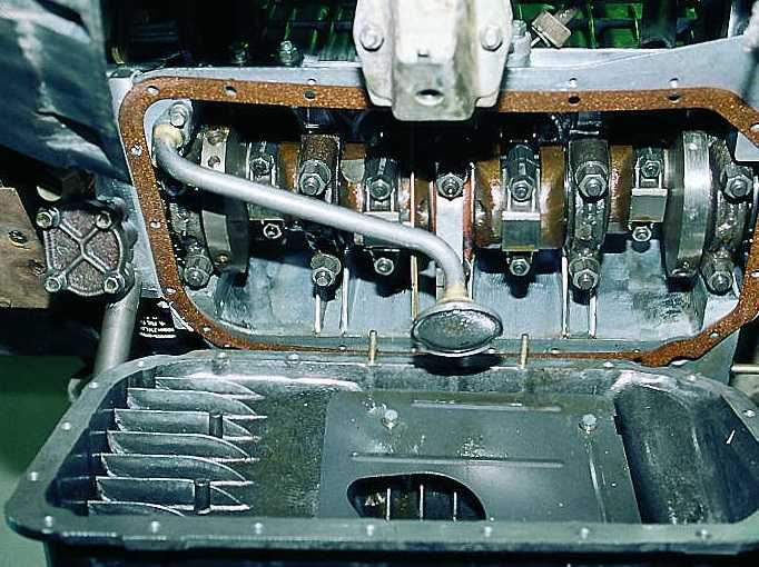 Volkswagen > volkswagen passat b5 (1996-2000) руководство по ремонту и техническому обслуживанию > ремонт бензиновых двигателей на автомобиле > снятие и установка поддона картера двигателя
