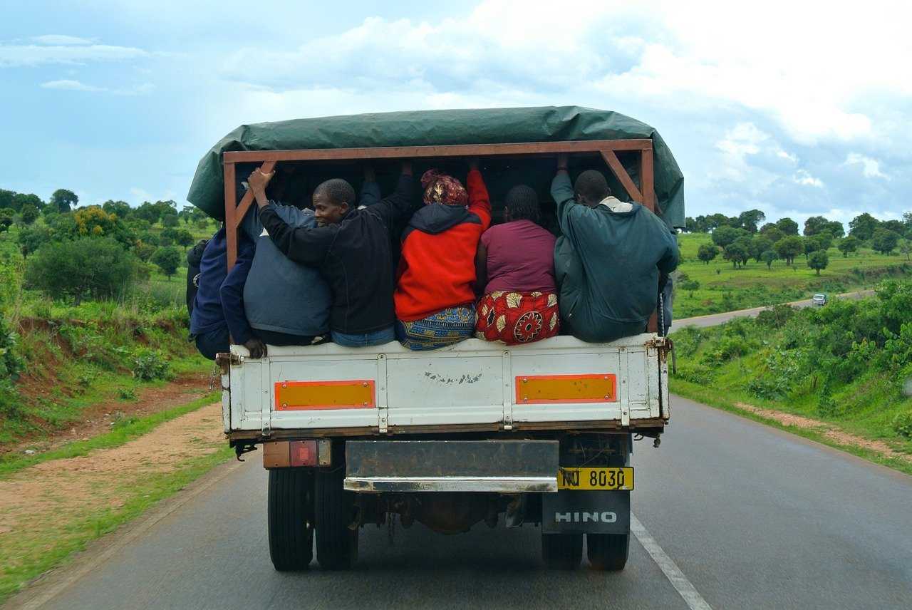 Разрешается ли перевозка людей в кузове грузового автомобиля?