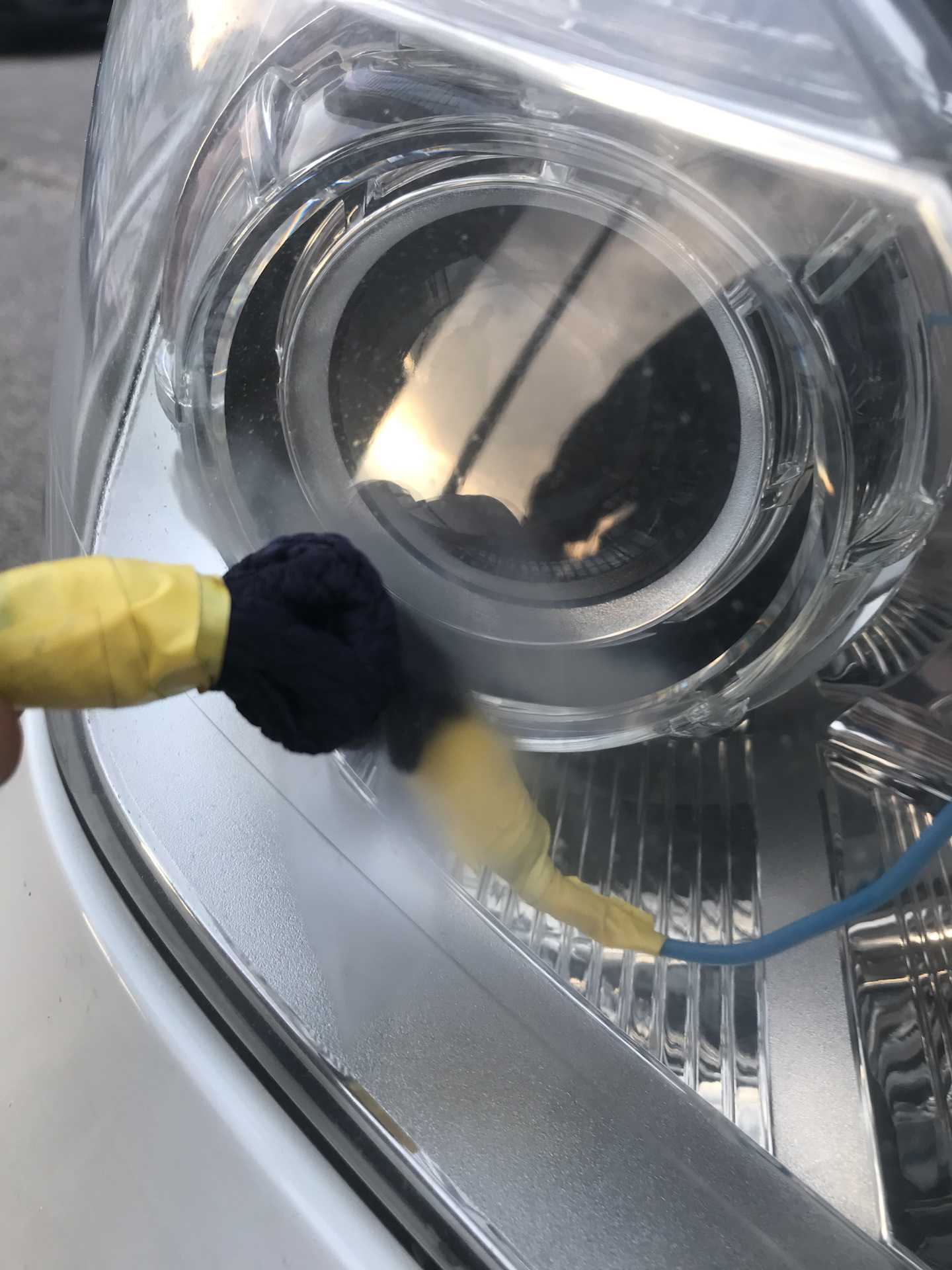 Как правильно почистить линзы в фарах автомобиля