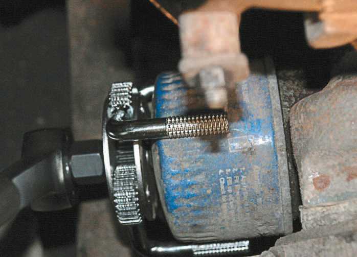 Как открутить масляный фильтр двигателя без ключа