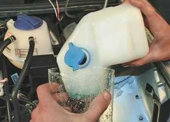 Как слить воду с бачка омывателя: пошаговая фото-инструкция