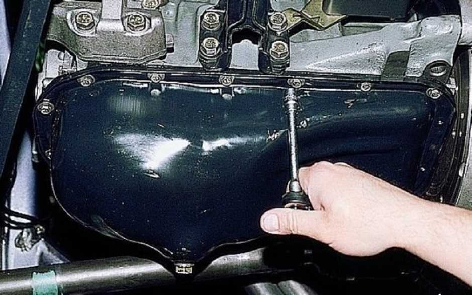 Снятие и установка поддона картера двигателя