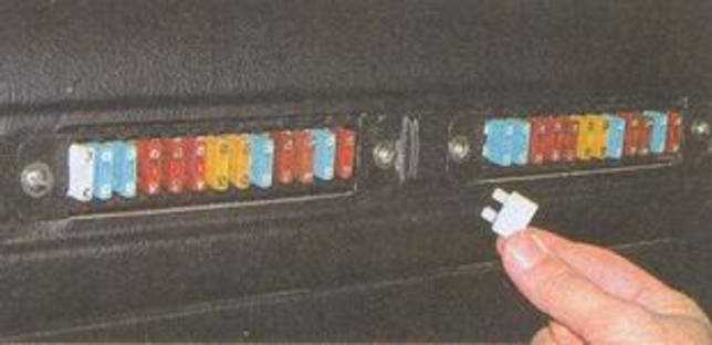 Полное обозначение предохранителей и реле ГАЗ-3110 со схемой блоков и местами их расположения Элеткросхема газ 3110 Предохранитель прикуривателя