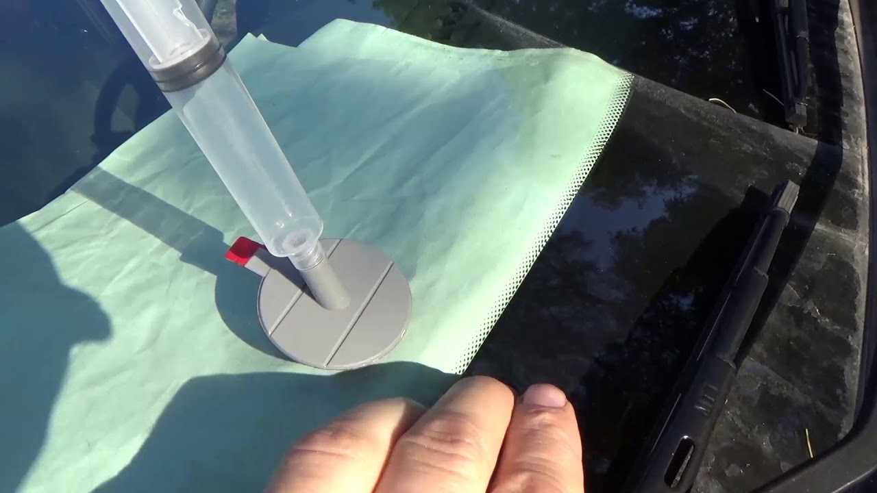Как заделать трещину на лобовом стекле своими руками