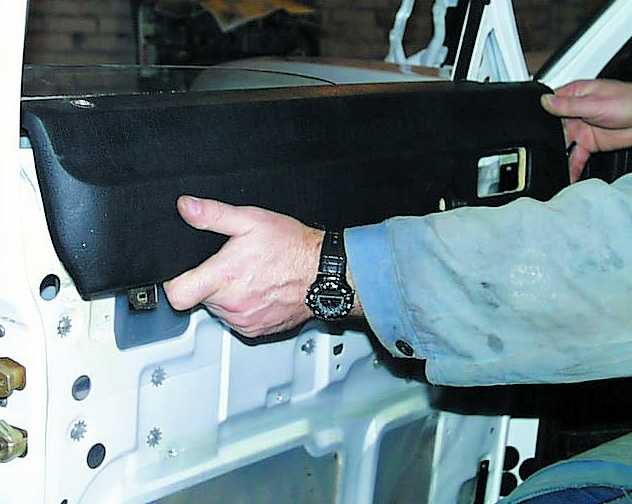 Задние и передние двери на газ-31105: снятие и замена обшивки