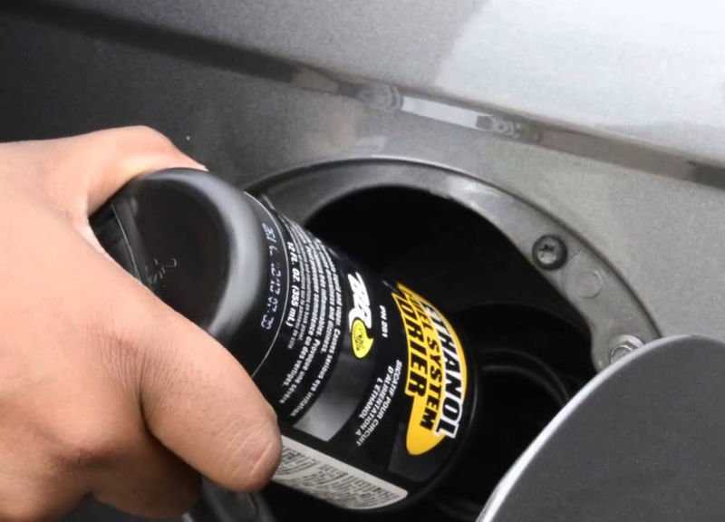 Как слить бензин из бака автомобиля: все доступные способы