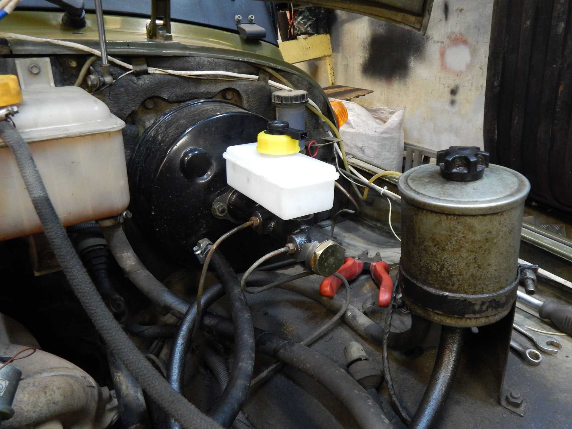 Заполнение гидропривода тормозной системы жидкостью УАЗ-3151