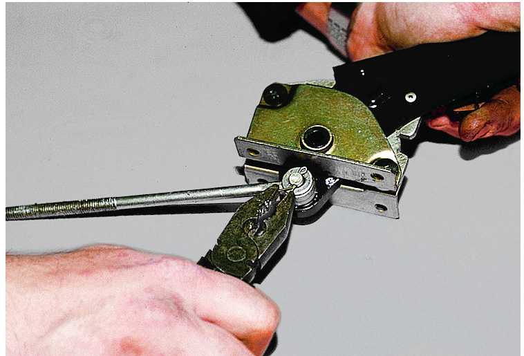 Зачем нужен ручной тормоз, и как его отремонтировать без обращения на сто