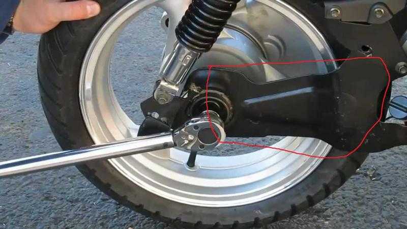 Как разбортировать колесо на скутере (фото и видео)