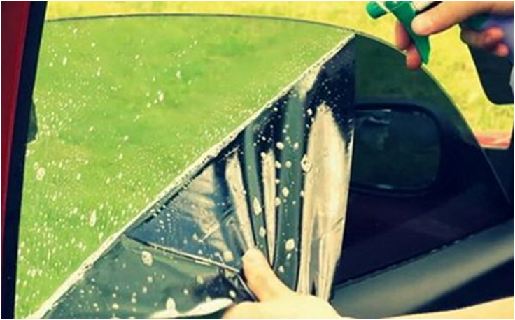 Как снять тонировку со стекла автомобиля, используя подручные средства